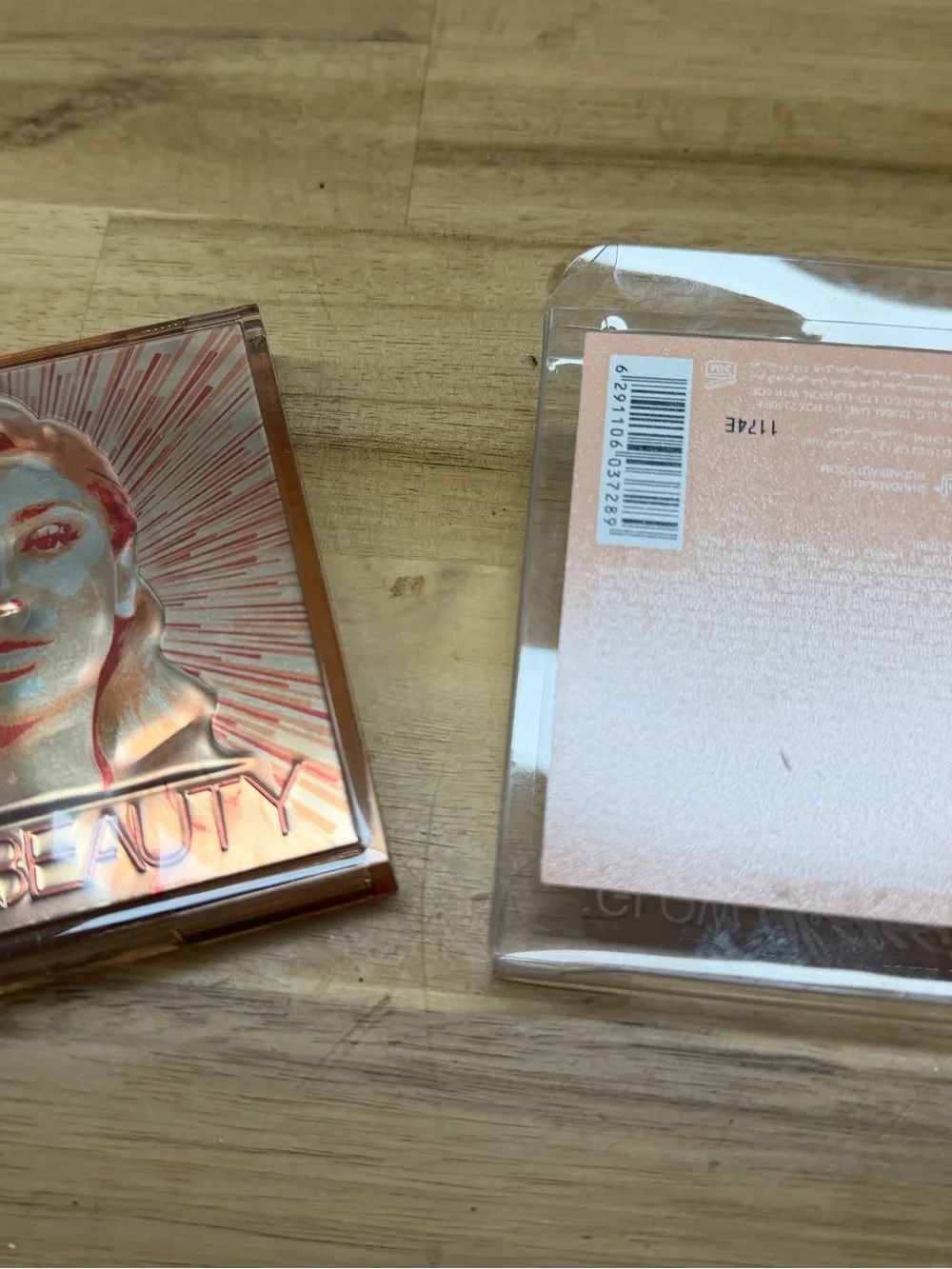 HUDA BEAUTY Rose & Champagne Glow Highlighter Quad